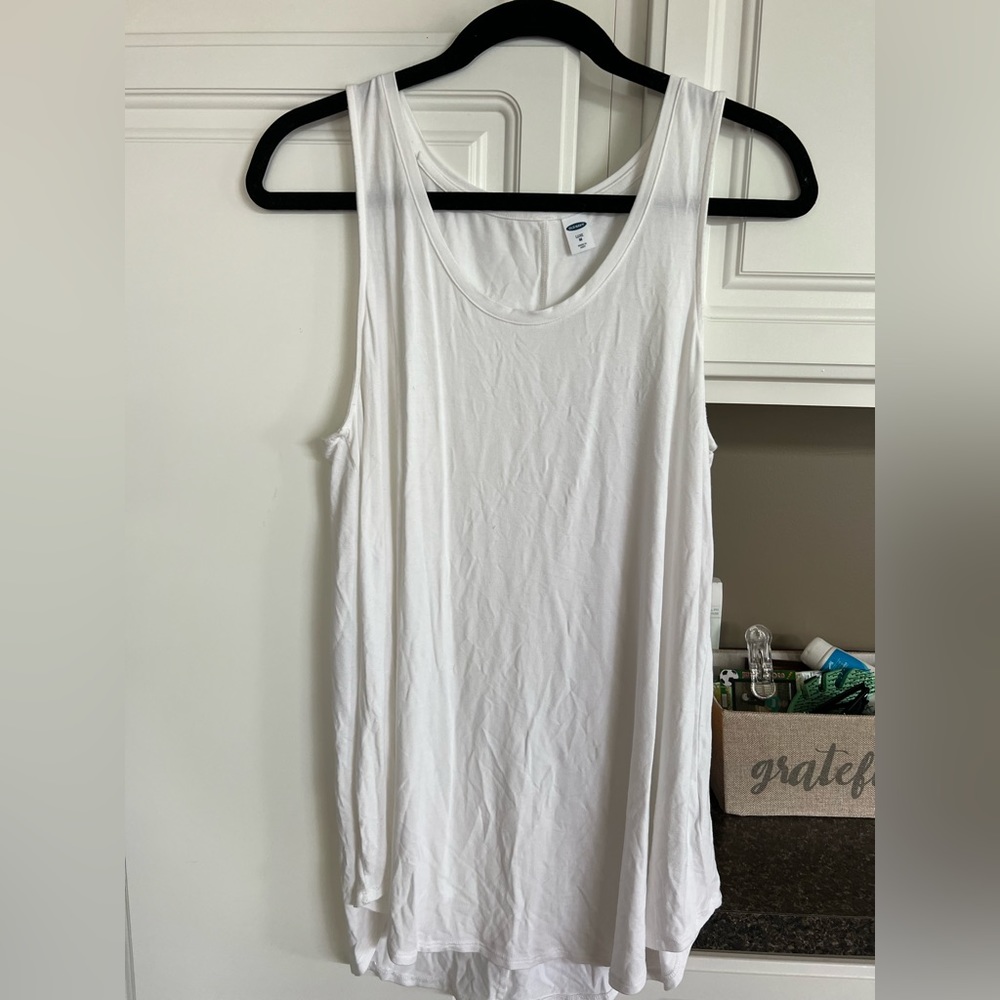 Whit old navy tank